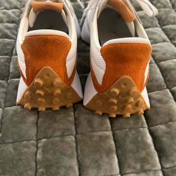 New Balance 327 Women’s 6.5 in Sea Salt/Rust Oxide - Picture 4 of 12